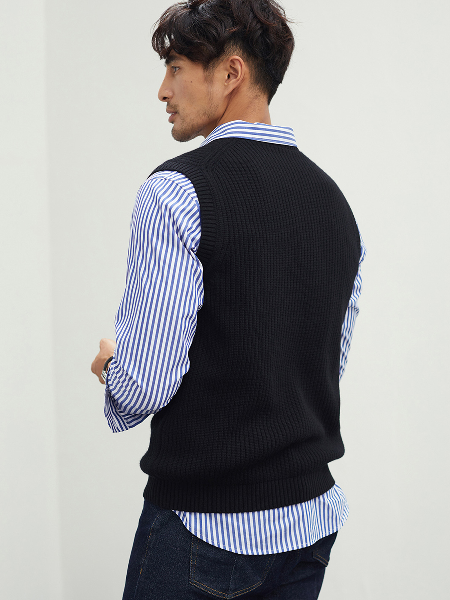 mens v neck sweater vest pullover solid color sleeveless sweaters vest details 4